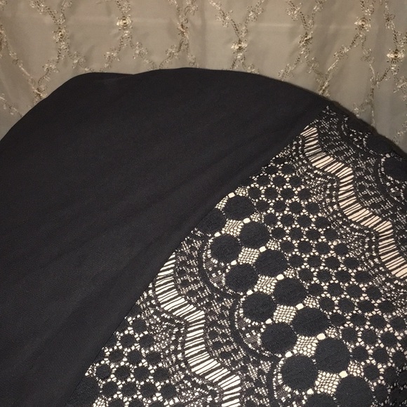 Gorgeous black knee-length dress - Picture 2 of 3